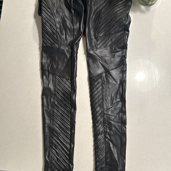 Spanx Faux Leather Moto Leggings Size M  Shape wear Stretch Pull On Black - Picture 7 of 7